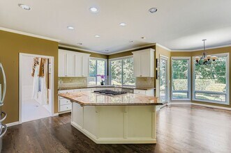 26958 SE 22nd Way in Sammamish, WA - Building Photo - Building Photo