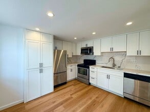 7585 Eads Ave in San Diego, CA - Building Photo - Building Photo