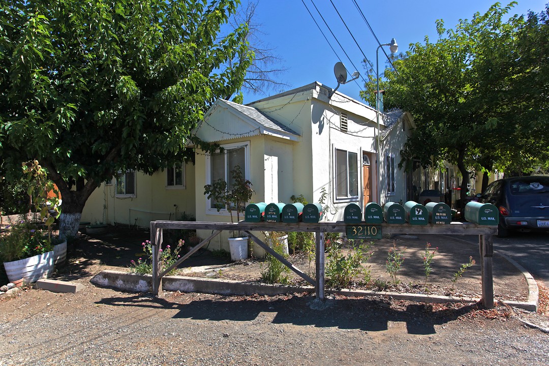 32110 Highway 101 in Cloverdale, CA - Building Photo