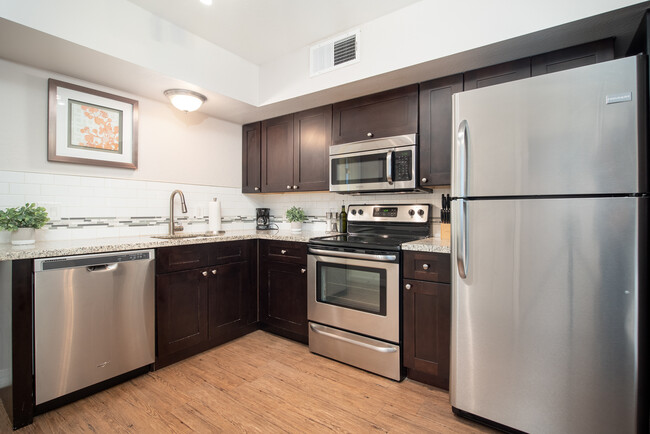 1333 E Thomas Rd in Phoenix, AZ - Building Photo - Building Photo