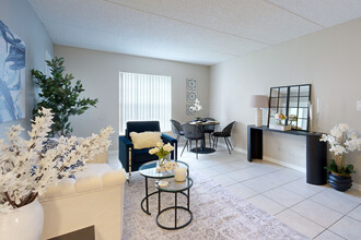 Faris Residences Largo in Largo, FL - Building Photo - Interior Photo