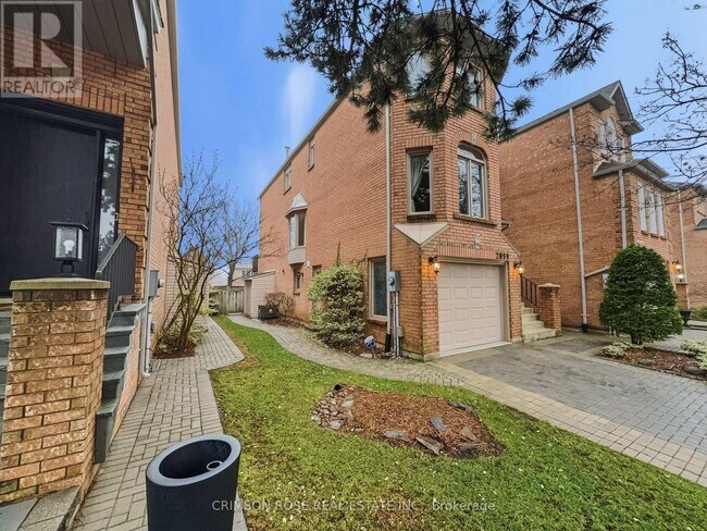 2099 Blacksmith Ln in Oakville, ON - Building Photo - Building Photo