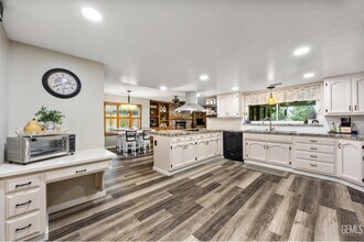 1503 Calle Hermosa in Bakersfield, CA - Building Photo - Building Photo