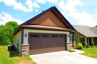 153 Bur Oak Dr in Taylors, SC - Building Photo - Building Photo