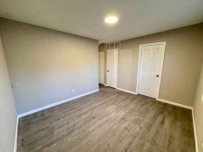 228 SE 121st Rd in Warrensburg, MO - Foto de edificio - Building Photo