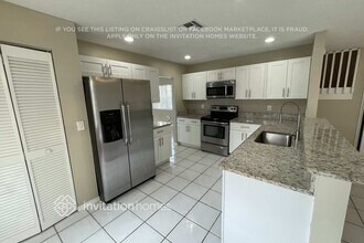 2565 NW 80th Ave in Margate, FL - Building Photo - Building Photo