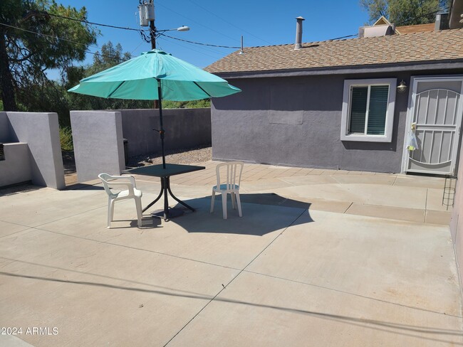 145 W Wickenburg Way in Wickenburg, AZ - Building Photo - Building Photo