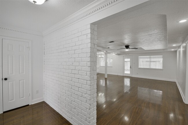 2075 Little Cedar Dr