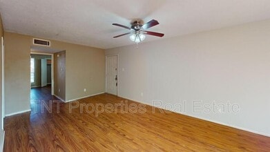 302 Manuel Dr in College Station, TX - Building Photo - Building Photo