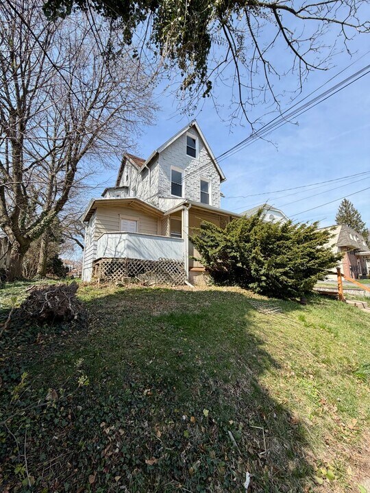 1312 Lincoln Ave in Prospect Park, PA - Building Photo