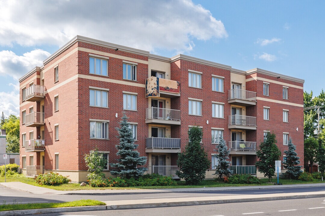 995 Saint-Germain Rue in St. Laurent, QC - Building Photo
