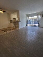 Vista Sunset Apartments in Los Angeles, CA - Foto de edificio - Building Photo