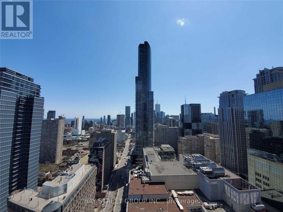 7-1717 Grenville St in Toronto, ON - Building Photo