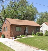 1122 69th St in Windsor Heights, IA - Building Photo