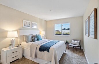 6400 Christie Ave, Unit 2315 in Emeryville, CA - Building Photo - Building Photo