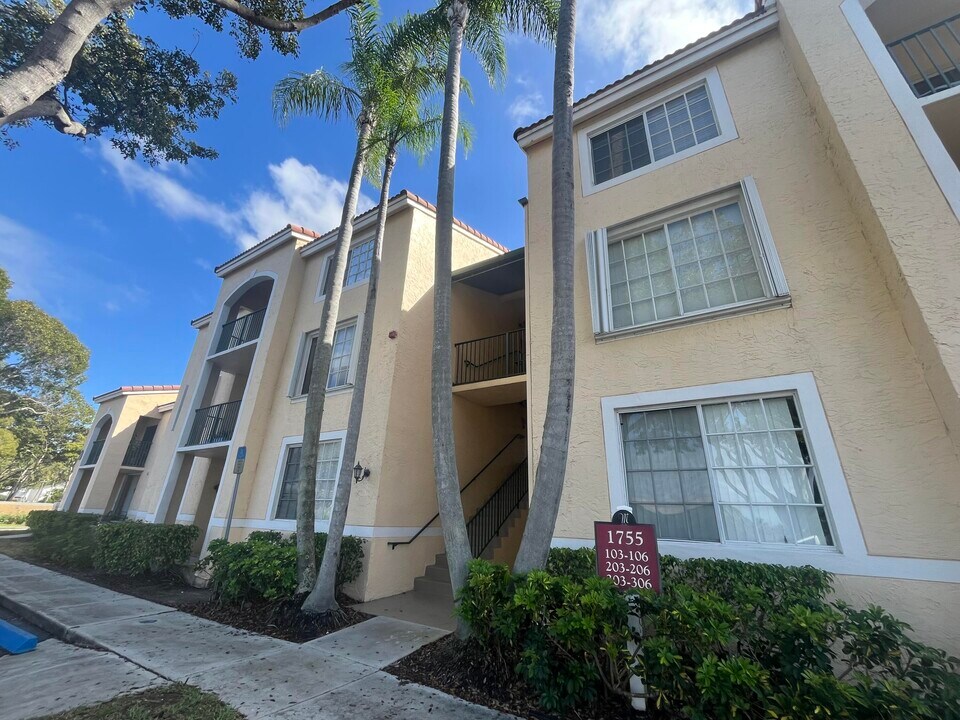 1755 Village Blvd in West Palm Beach, FL - Building Photo