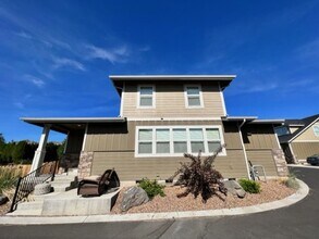 2755 SW Greens Blvd in Redmond, OR - Building Photo - Building Photo