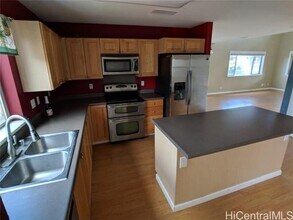 92-1060-1060 Luawainui St in Kapolei, HI - Building Photo - Building Photo