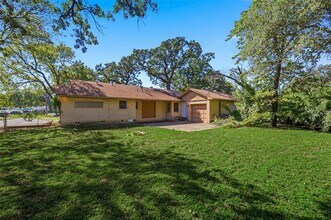 1822 W Hickory St in Denton, TX - Building Photo - Building Photo