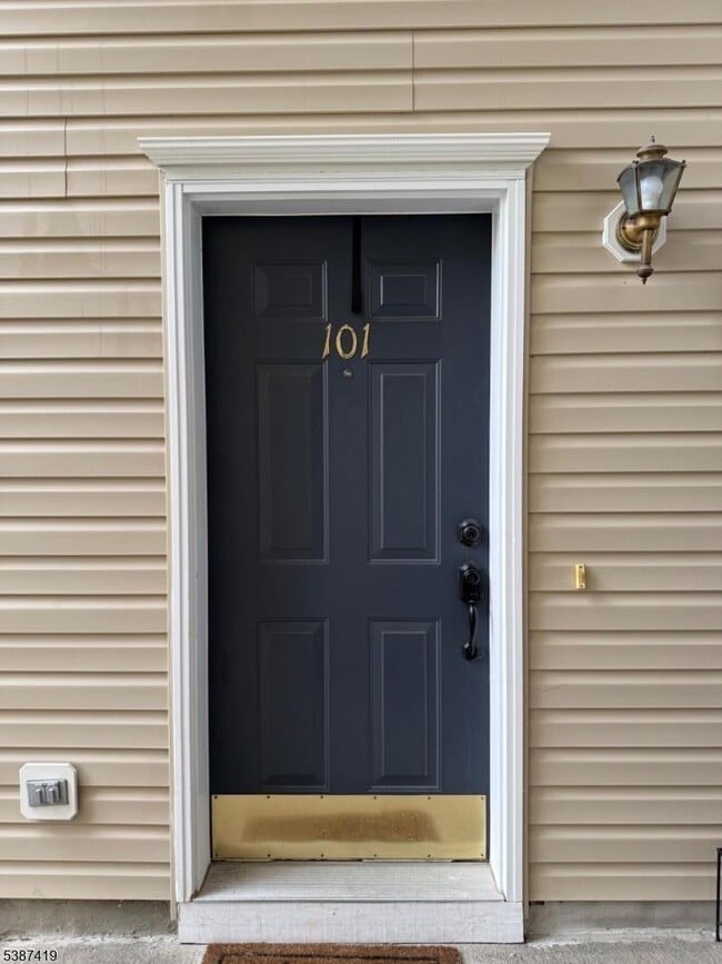 101 Mountainside Dr in Pompton Lakes, NJ - Building Photo - Building Photo