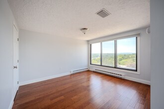 55 River Rd in Manchester, NH - Building Photo - Building Photo