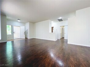 11040 Napa Ridge Dr in Las Vegas, NV - Building Photo - Building Photo