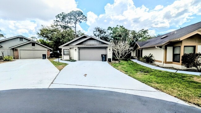 7805 Pine Trace Dr in Sarasota, FL - Foto de edificio - Building Photo