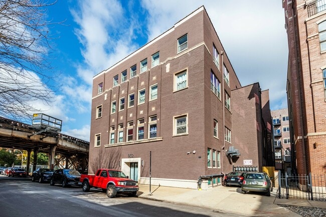 930 W Dakin St, Unit 3 in Chicago, IL - Foto de edificio - Building Photo