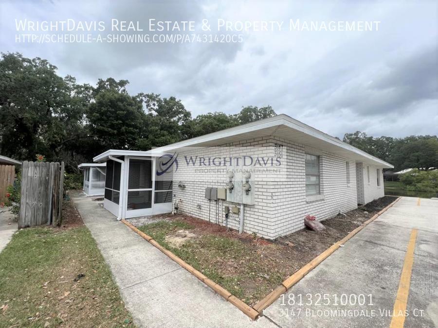 3147 Bloomingdale Villas Ct in Brandon, FL - Building Photo