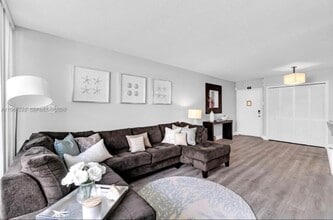 830 NW 87th Ave, Unit 303 in Miami, FL - Building Photo - Building Photo