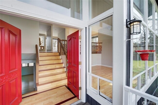 17355 NE 17th Pl in Bellevue, WA - Building Photo - Building Photo