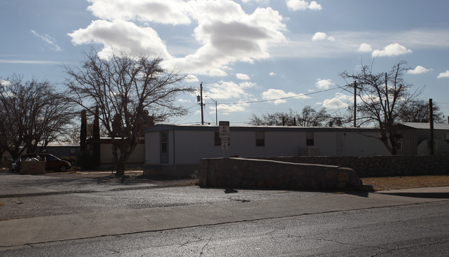 10121 Dyer St in El Paso, TX - Building Photo - Building Photo