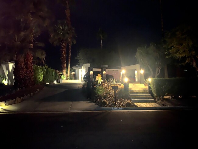 71677 Tunis Rd in Rancho Mirage, CA - Foto de edificio - Building Photo