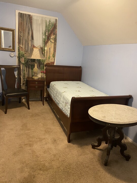 24 Linden Pl in Stamford, CT - Building Photo