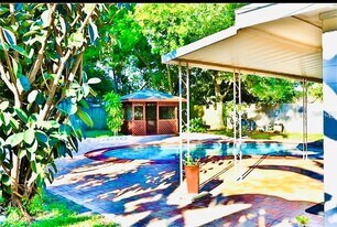 3925 W Bay View Ave in Tampa, FL - Building Photo