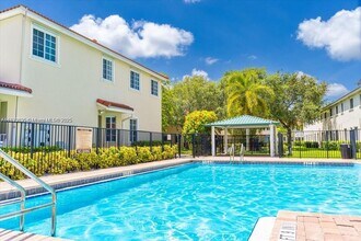 21007 NW 14th Pl in Miami Gardens, FL - Building Photo - Building Photo
