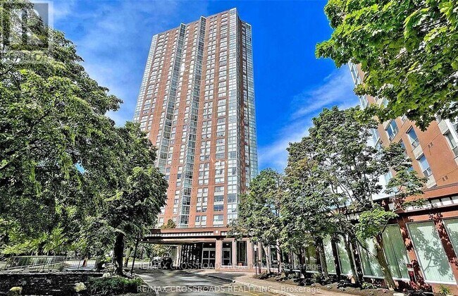 7 Concorde Pl in Toronto, ON - Building Photo - Building Photo