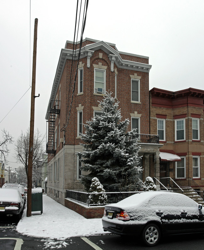 140 Oak St in Weehawken, NJ - Foto de edificio - Building Photo