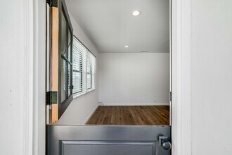 2602 Huntington Ln, Unit A in Redondo Beach, CA - Building Photo - Building Photo
