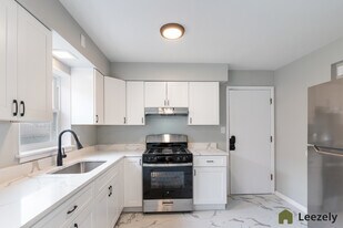 2457 W 69th St in Chicago, IL - Building Photo