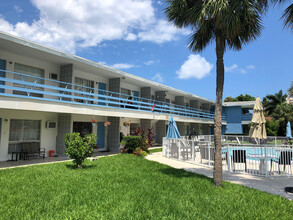 Deauville Manor Apartments in Pompano Beach, FL - Building Photo - Building Photo