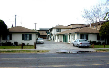 822 S Flower St in Santa Ana, CA - Building Photo - Building Photo