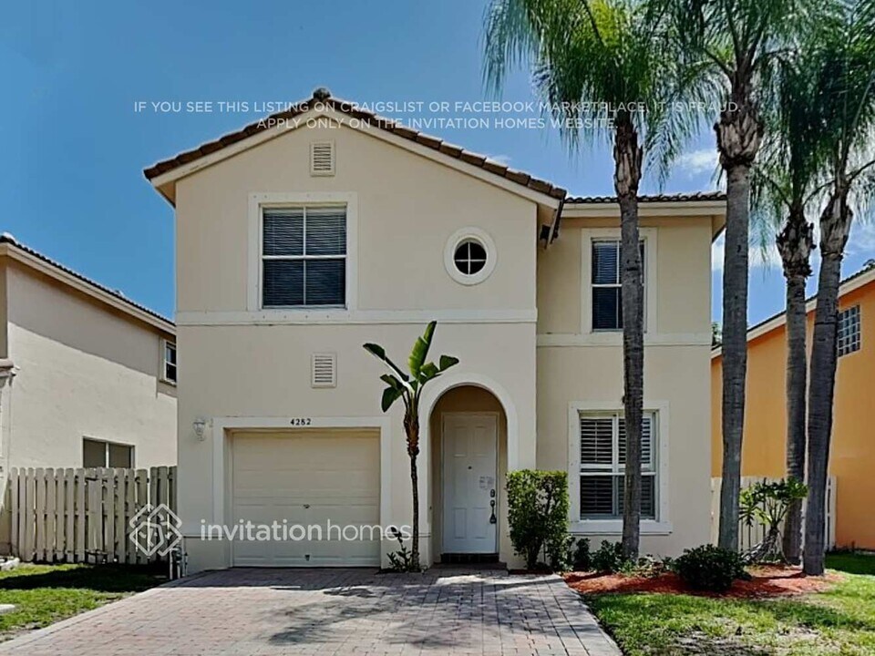 4282 Lake Tahoe Cir in West Palm Beach, FL - Building Photo