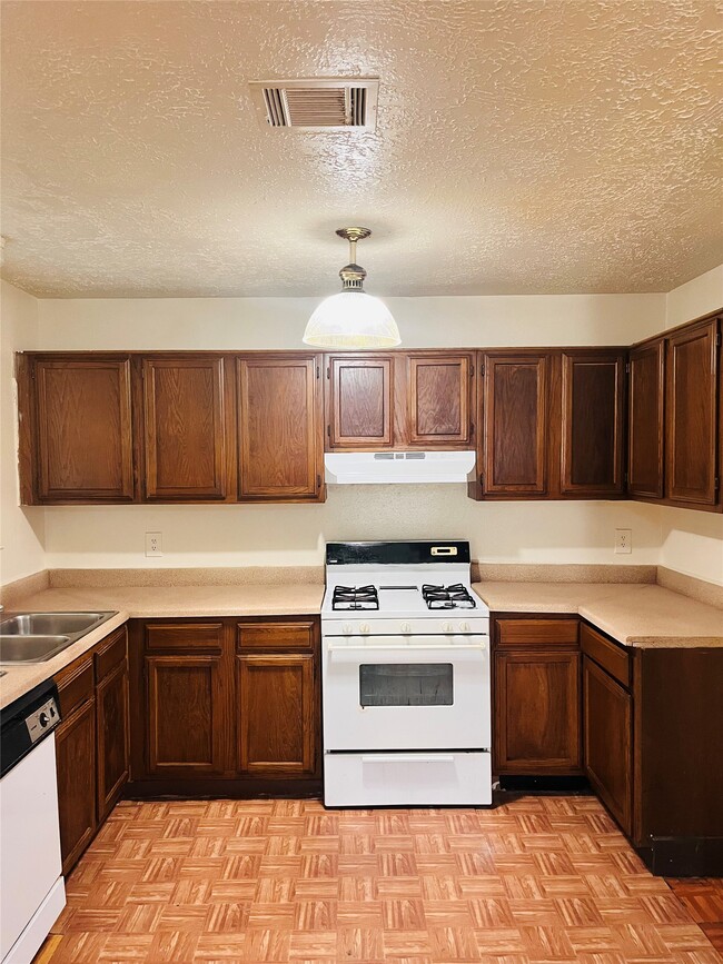 property at 16633 Gold Ridge Ln