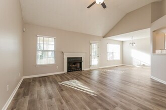 1540 Mt Mitchell Ct in Nashville, TN - Foto de edificio - Building Photo