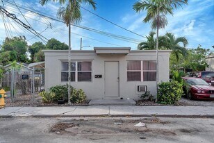 813 9th Ave N in Lake Worth Beach, FL - Building Photo