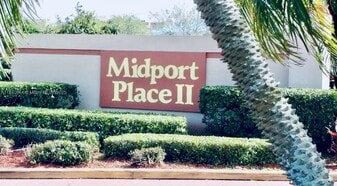 1566 SE Royal Green Cir in Port St. Lucie, FL - Building Photo