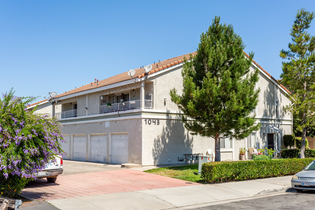 1043 N Bradford Ave in Placentia, CA - Foto de edificio