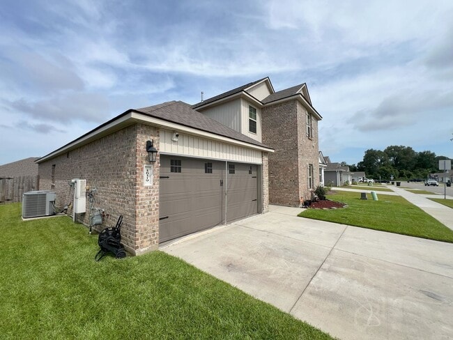 16119 Loussier Dr in Zachary, LA - Building Photo - Building Photo