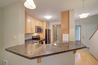 4350 W Lake Sammamish Pkwy SE in Issaquah, WA - Building Photo - Building Photo